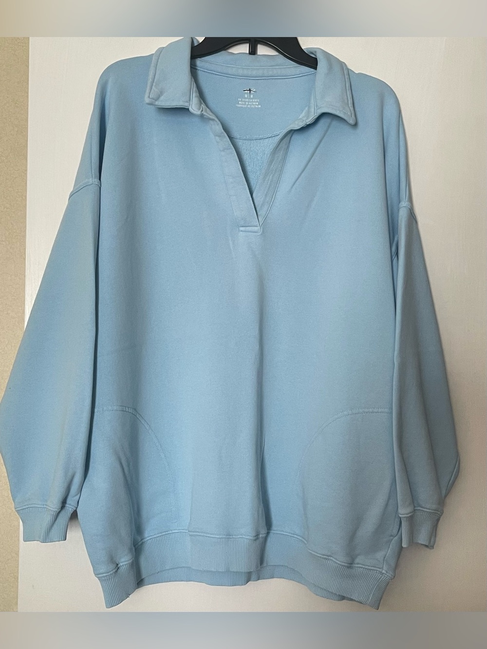 Aerie Sweatshirt Oversized size M
Blue Long Sleeve V Neck
